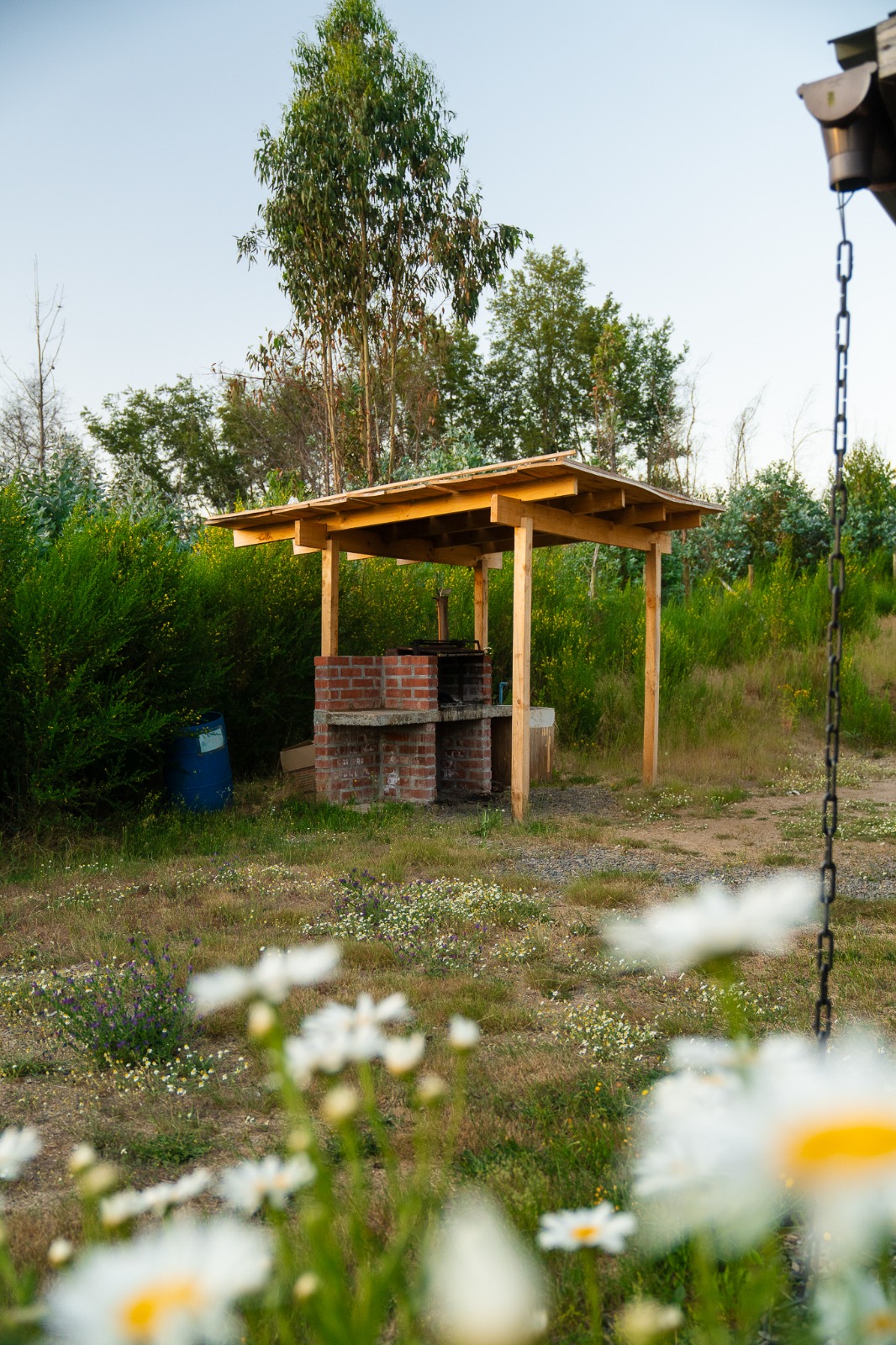 asador techado con luz